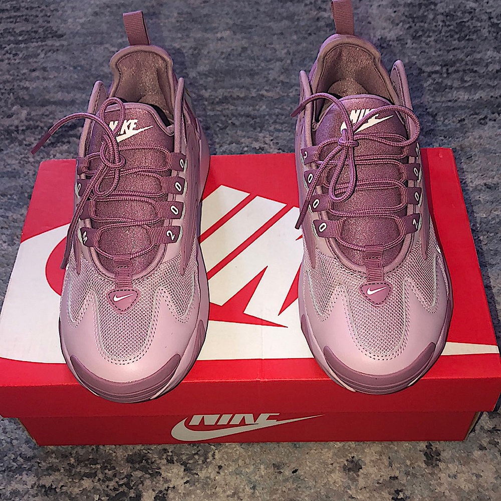 Nike Women's Athletic Shoes in Mauve/Pink